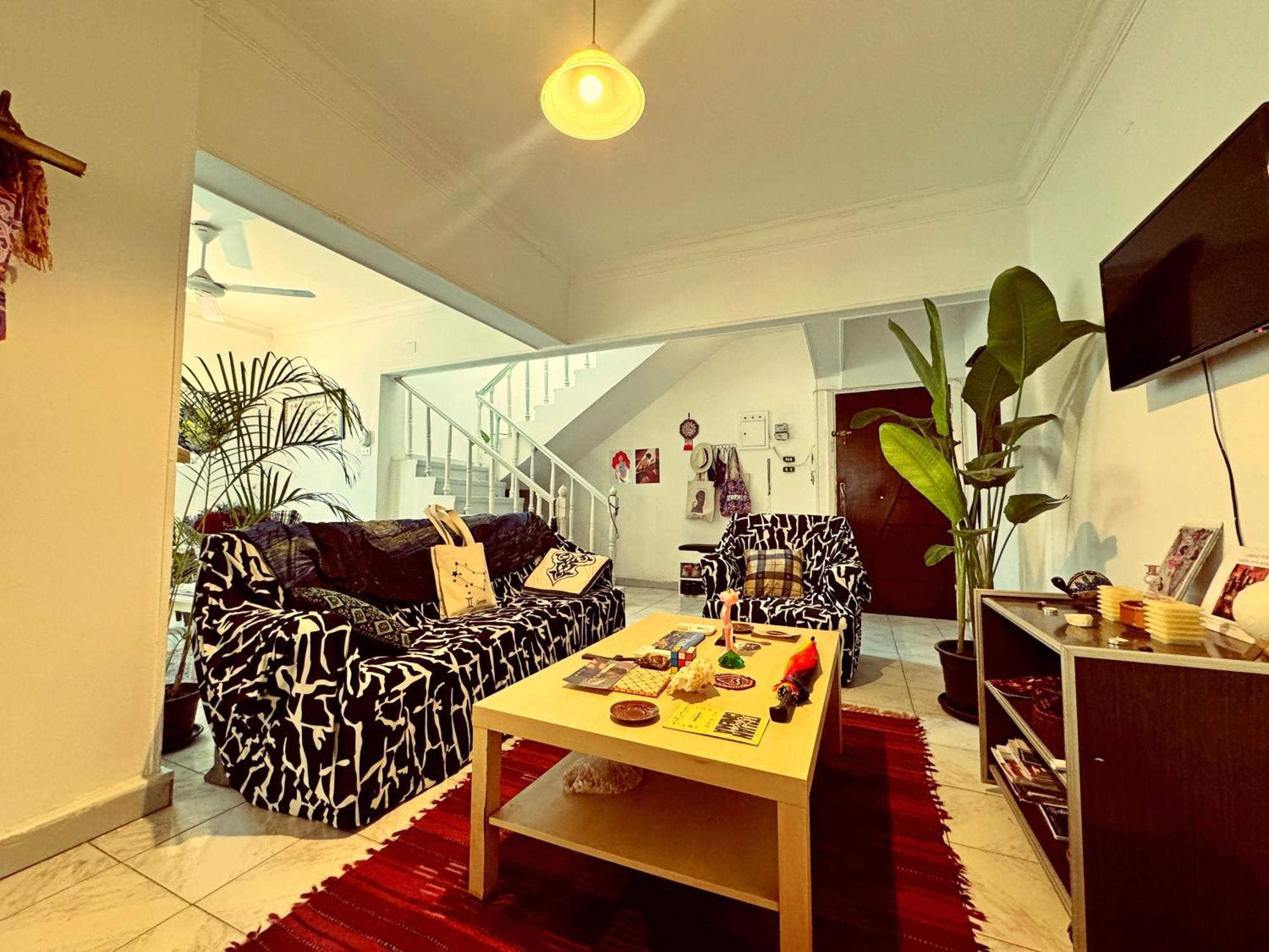 Large Room With Its Own Balcony Кайро Екстериор снимка