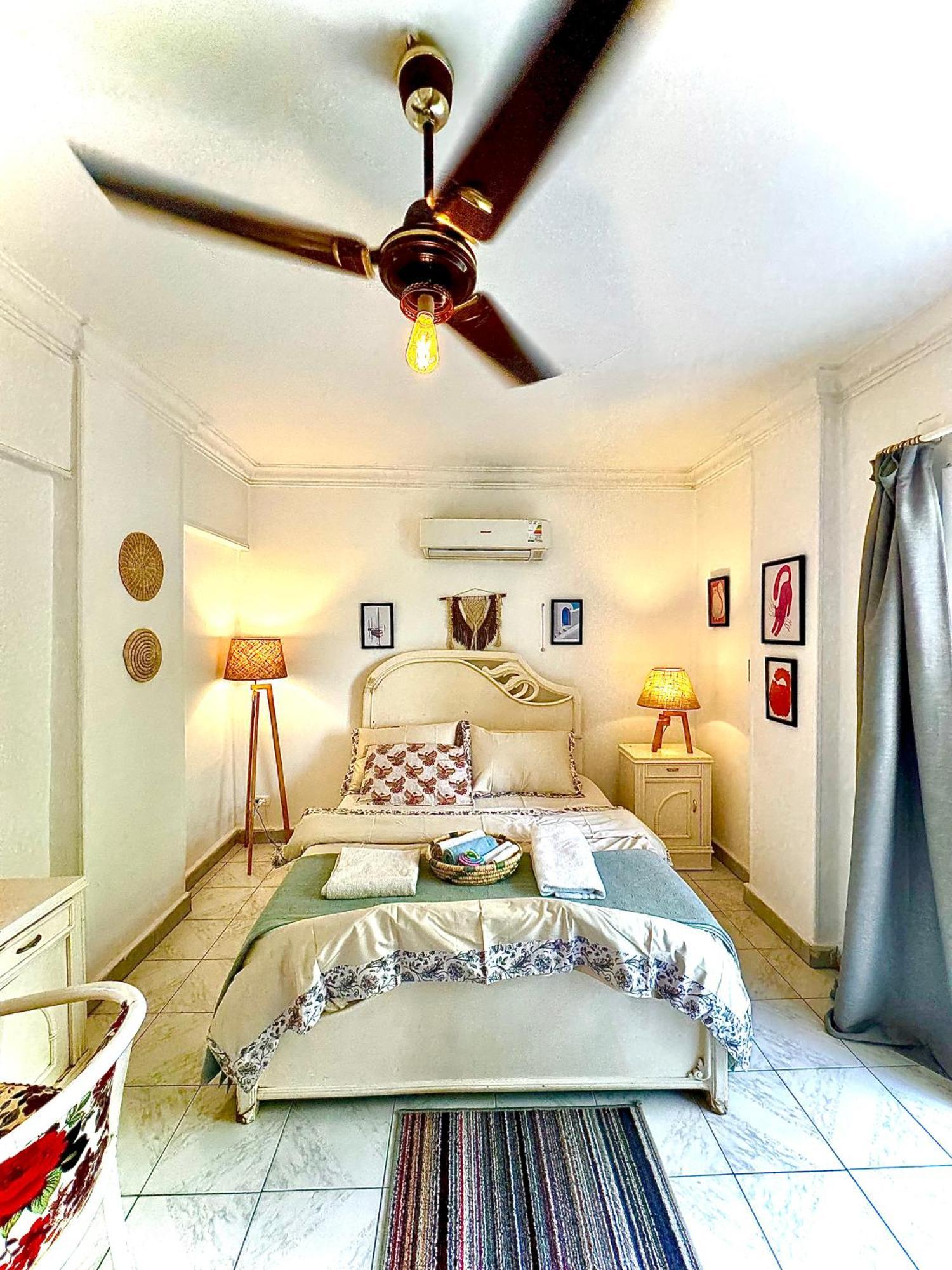 Large Room With Its Own Balcony Кайро Екстериор снимка
